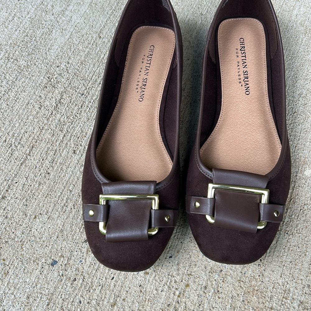Super cute brown flats-